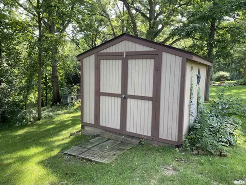 Exterior - 24515 E Oak Park Rd, Canton, IL 61520 photo 19 of 24