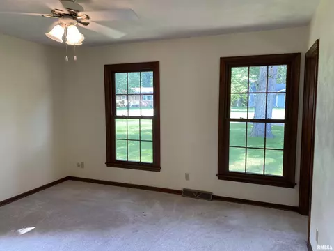 Bedroom - 24515 E Oak Park Rd, Canton, IL 61520 photo 8 of 14