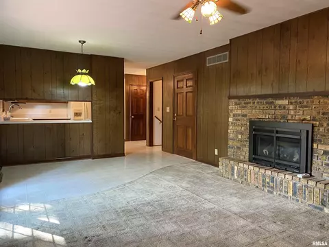 Living - 24515 E Oak Park Rd, Canton, IL 61520 photo 8 of 9