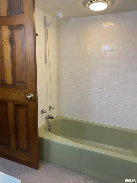 Bath - 24515 E Oak Park Rd, Canton, IL 61520 photo 4 of 6