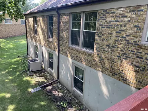Exterior - 24515 E Oak Park Rd, Canton, IL 61520 photo 8 of 24
