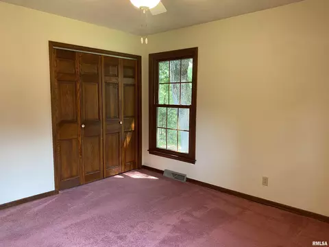Bedroom - 24515 E Oak Park Rd, Canton, IL 61520 photo 6 of 14