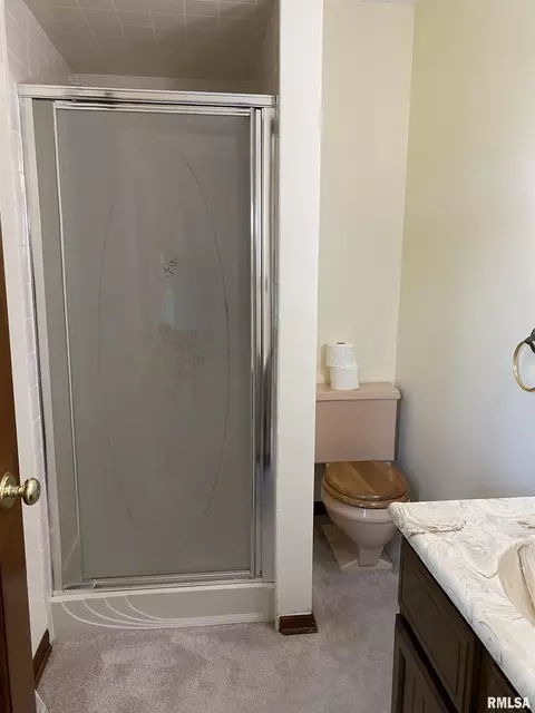 Bath - 24515 E Oak Park Rd, Canton, IL 61520 photo 1 of 6