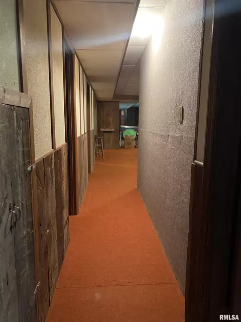 Entry Way - 24515 E Oak Park Rd, Canton, IL 61520 photo 3 of 3