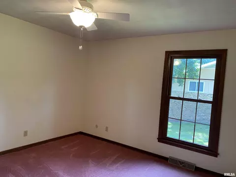 Bedroom - 24515 E Oak Park Rd, Canton, IL 61520 photo 5 of 14