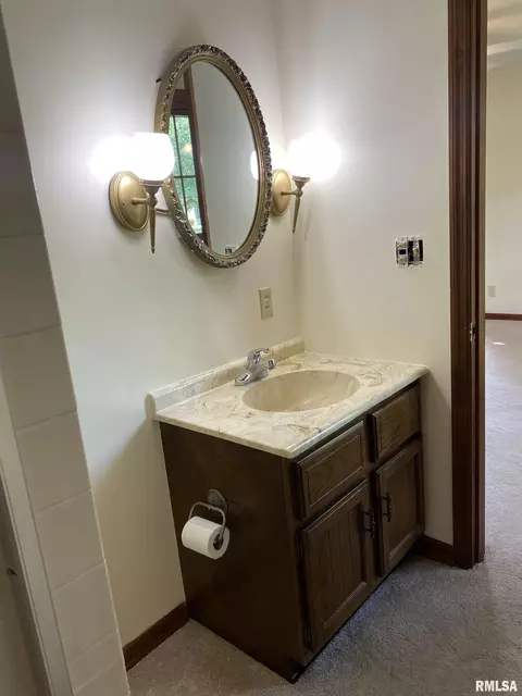 Bath - 24515 E Oak Park Rd, Canton, IL 61520 photo 2 of 6
