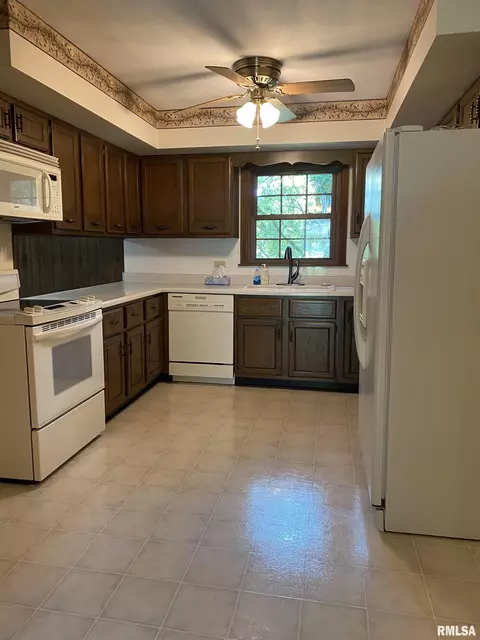 Kitchen - 24515 E Oak Park Rd, Canton, IL 61520 photo 1 of 4