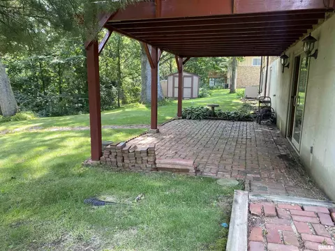 Exterior - 24515 E Oak Park Rd, Canton, IL 61520 photo 14 of 24