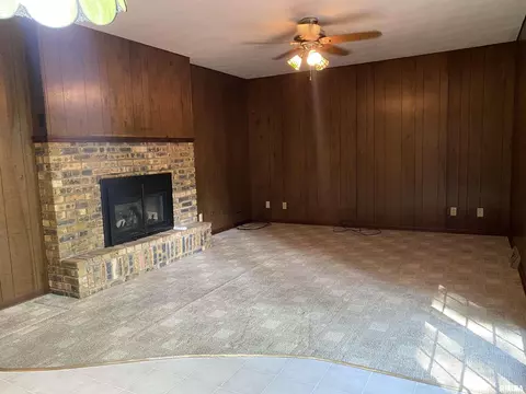 Living - 24515 E Oak Park Rd, Canton, IL 61520 photo 6 of 9