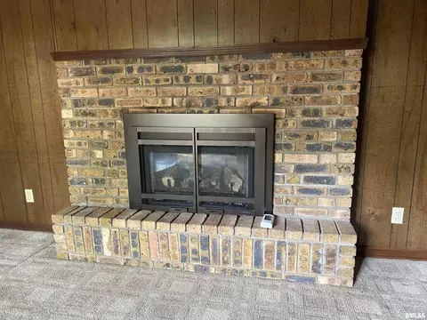 Living - 24515 E Oak Park Rd, Canton, IL 61520 photo 9 of 9