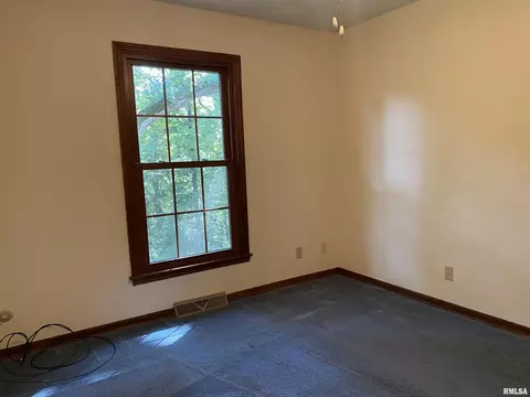 Bedroom - 24515 E Oak Park Rd, Canton, IL 61520 photo 1 of 14