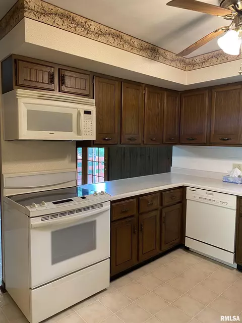 Kitchen - 24515 E Oak Park Rd, Canton, IL 61520 photo 2 of 4
