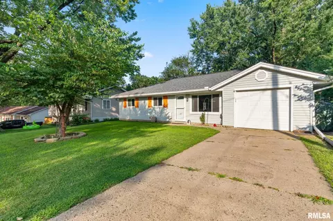 1612 N Knollwood Ct, Peoria, IL 61614