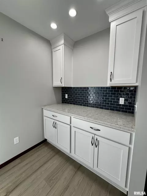 301 Evergreen Dr, Macomb, IL 61455 photo 13