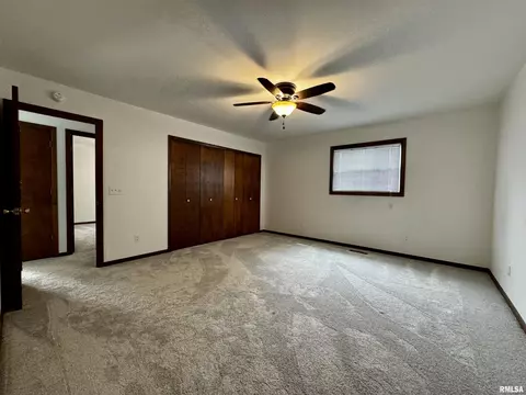 301 Evergreen Dr, Macomb, IL 61455 photo 15