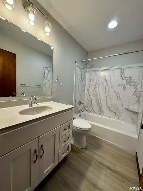 301 Evergreen Dr, Macomb, IL 61455 photo 20