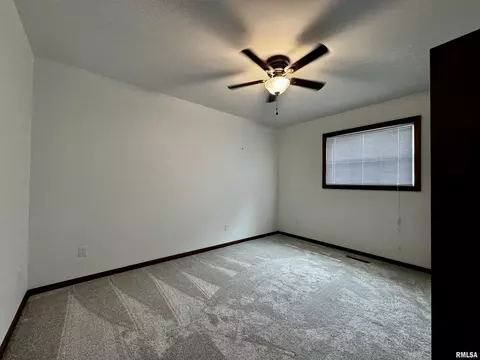 301 Evergreen Dr, Macomb, IL 61455 photo 19