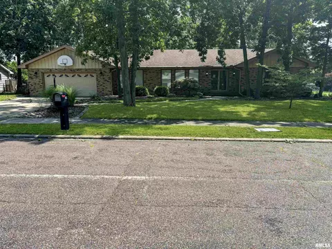 4822 W Lynnbrook Dr, Peoria, IL 61615