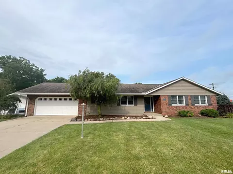 1118 Dallas Rd, Washington, IL 61571