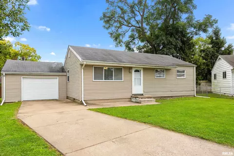 5702 Terrace One Ct, Peoria Heights, IL 61616