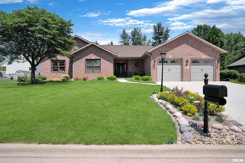1842 Kern Rd, Washington, IL 61571