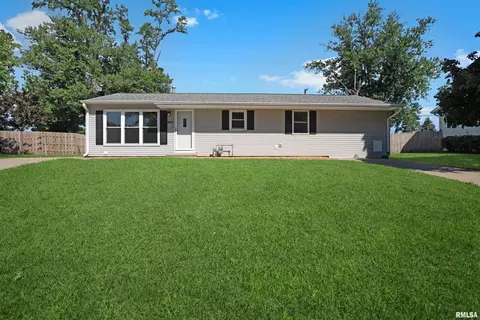 1827 S Hopewood Ln, Peoria, IL 61607