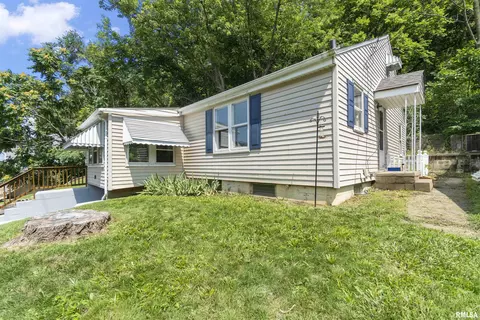 901 Meadow Ave, East Peoria, IL 61611