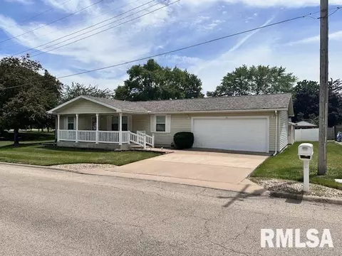 30 Middle Park Dr, Canton, IL 61520