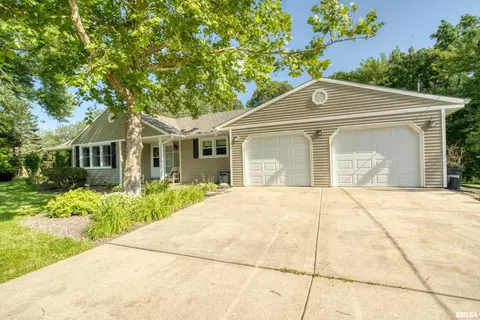 1124 W Orchard Ln, Peoria, IL 61615