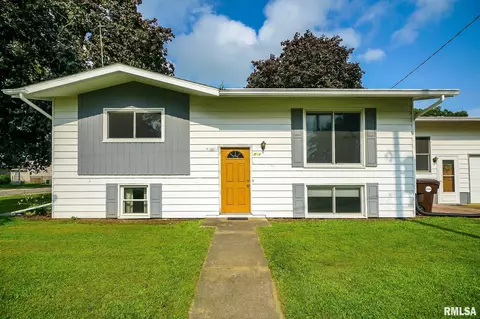 514 N Franklin St, Toulon, IL 61483