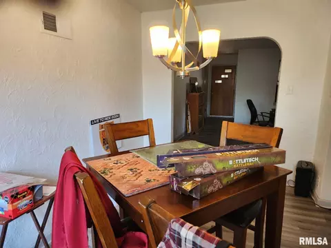 24 E Hickory St, Canton, IL 61520 photo 8