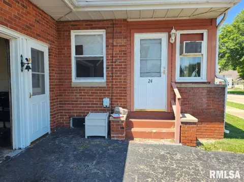 24 E Hickory St, Canton, IL 61520 photo 3