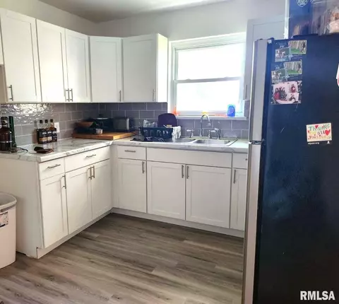 24 E Hickory St, Canton, IL 61520 photo 16