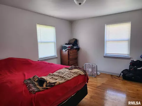 24 E Hickory St, Canton, IL 61520 photo 11