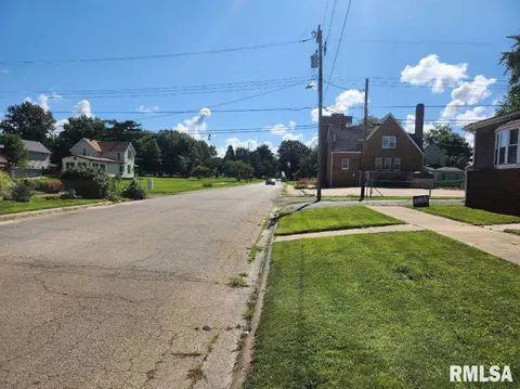 24 E Hickory St, Canton, IL 61520 photo 7