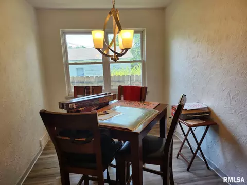 24 E Hickory St, Canton, IL 61520 photo 10