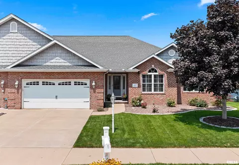 1507 Remington Rd, Pekin, IL 61554