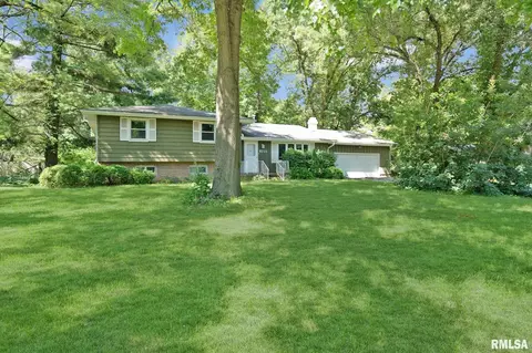 8715 N East Ct, Peoria, IL 61615