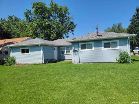 325 Iris Ct, Canton, IL 61520 photo 3