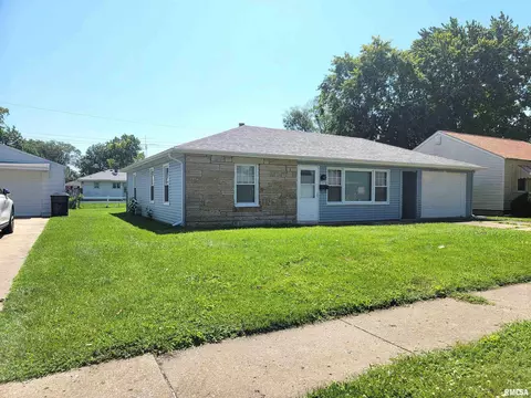 325 Iris Ct, Canton, IL 61520