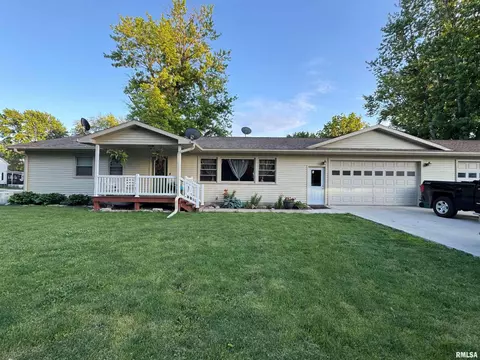 288 N East St, Farmington, IL 61531