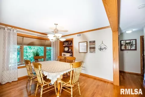 Dining - 10408 W Prince Valiant Ct, Mapleton, IL 61547 photo 2 of 3