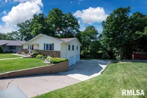 Exterior - 10408 W Prince Valiant Ct, Mapleton, IL 61547 photo 2 of 11