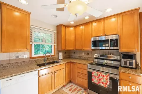 Kitchen - 10408 W Prince Valiant Ct, Mapleton, IL 61547 photo 1 of 3