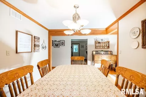 Dining - 10408 W Prince Valiant Ct, Mapleton, IL 61547 photo 3 of 3