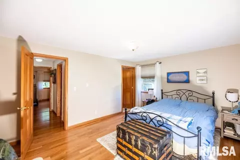 Bedroom - 10408 W Prince Valiant Ct, Mapleton, IL 61547 photo 5 of 7