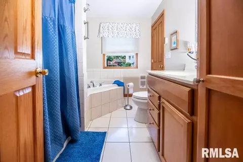 Bath - 10408 W Prince Valiant Ct, Mapleton, IL 61547 photo 1 of 3