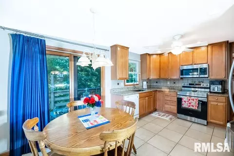 Kitchen - 10408 W Prince Valiant Ct, Mapleton, IL 61547 photo 2 of 3