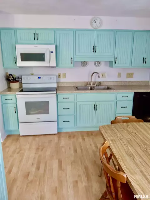 Kitchen - 543 County Highway 8 Hwy, Congerville, IL 61729 photo 1 of 2