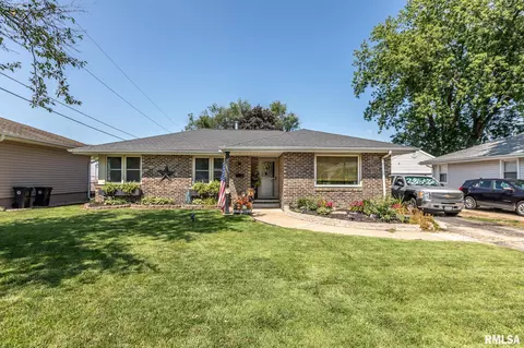 1411 Mechanic St, Pekin, IL 61554